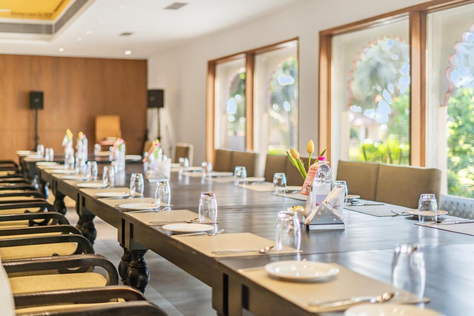 Holiday Resort & Spa A Unit Of S Poddar Group คานธีธรรม ภายนอก รูปภาพ