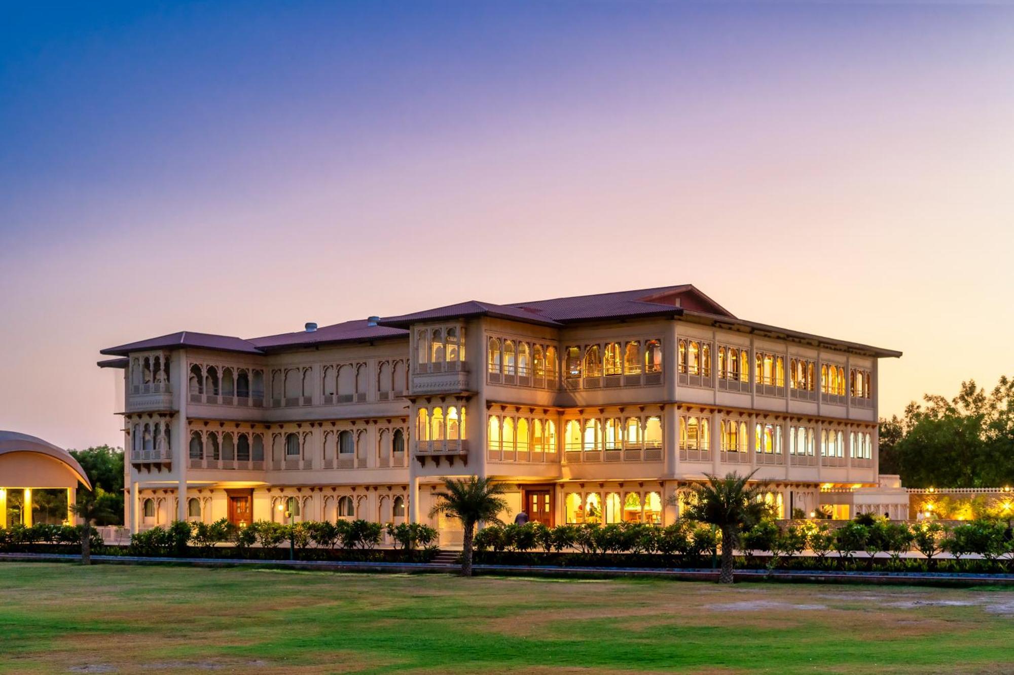Holiday Resort & Spa A Unit Of S Poddar Group คานธีธรรม ภายนอก รูปภาพ