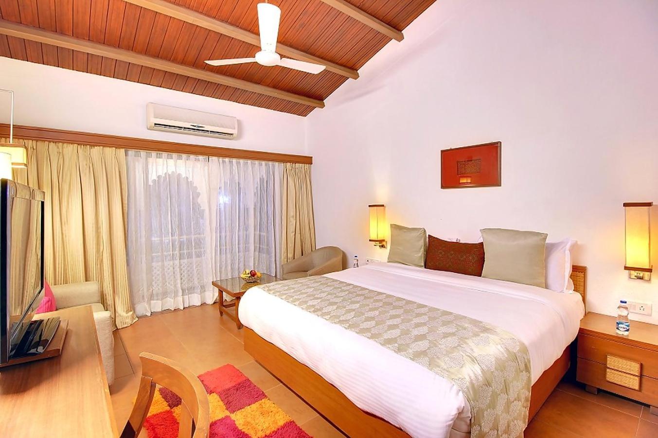 Holiday Resort & Spa A Unit Of S Poddar Group คานธีธรรม ภายนอก รูปภาพ
