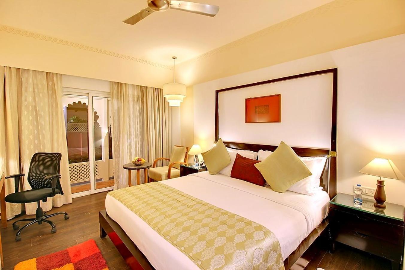 Holiday Resort & Spa A Unit Of S Poddar Group คานธีธรรม ภายนอก รูปภาพ