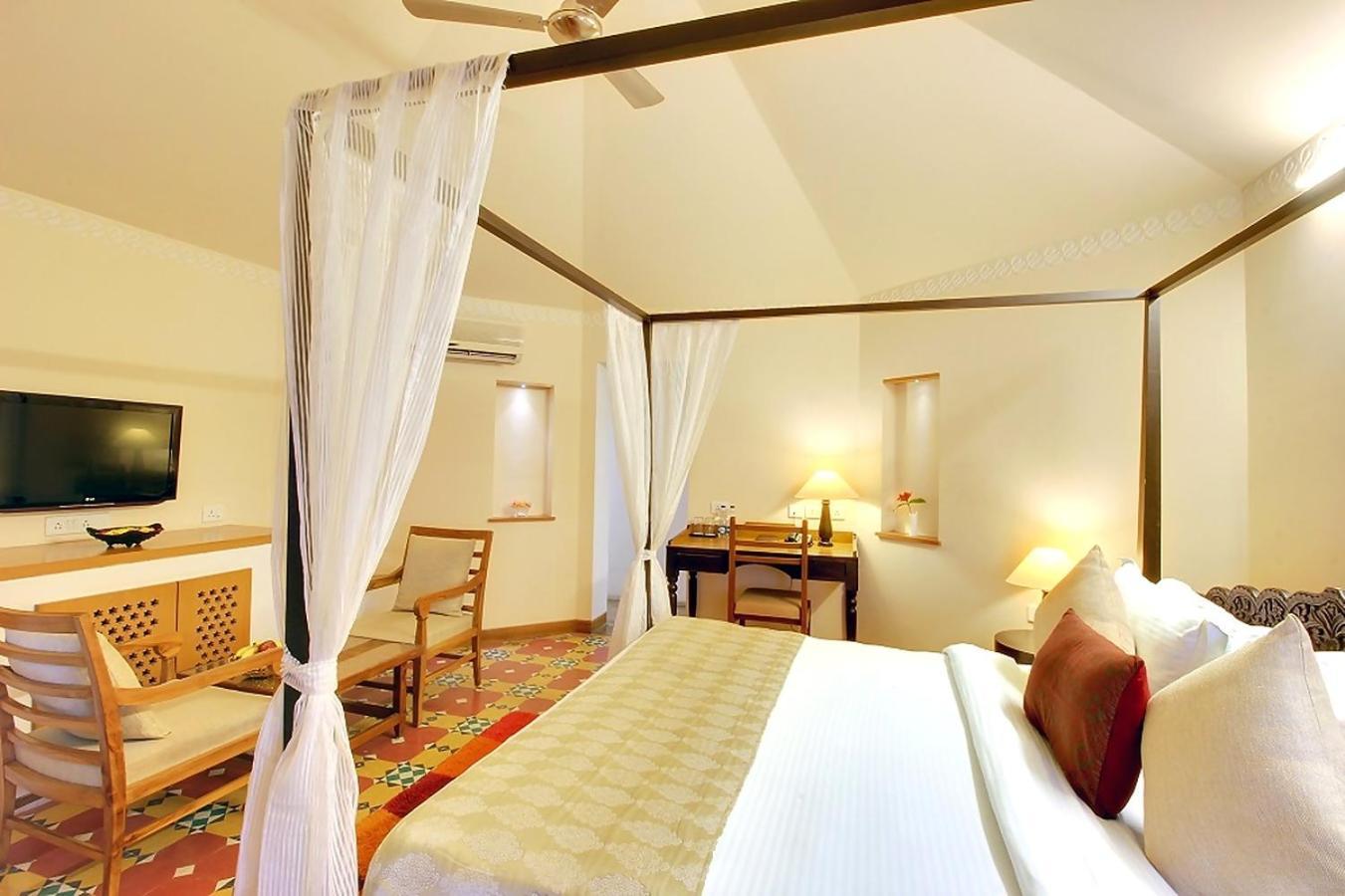Holiday Resort & Spa A Unit Of S Poddar Group คานธีธรรม ภายนอก รูปภาพ